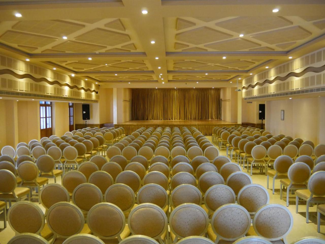 Отель Karthika Residency Kilimanur Экстерьер фото